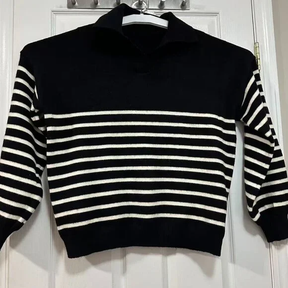 Black and White Striped Women's Sweater （L/XL） - Picture 16 of 16